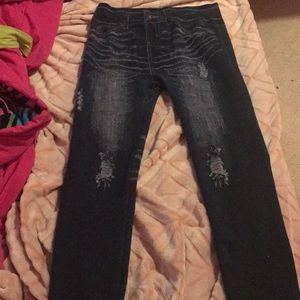 Jeggings that looked ripped but the really aren’t